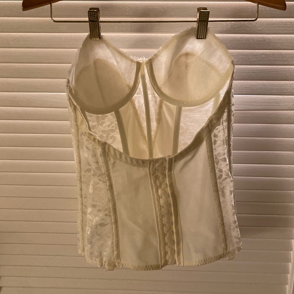 Vintage Lace Bustier - Picture 2 of 5